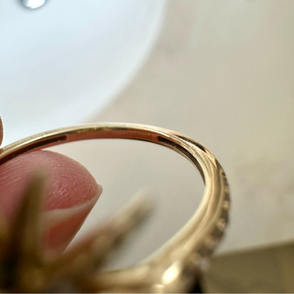 Gold and Emerald Sunburst Ring - Picture 11 of 14